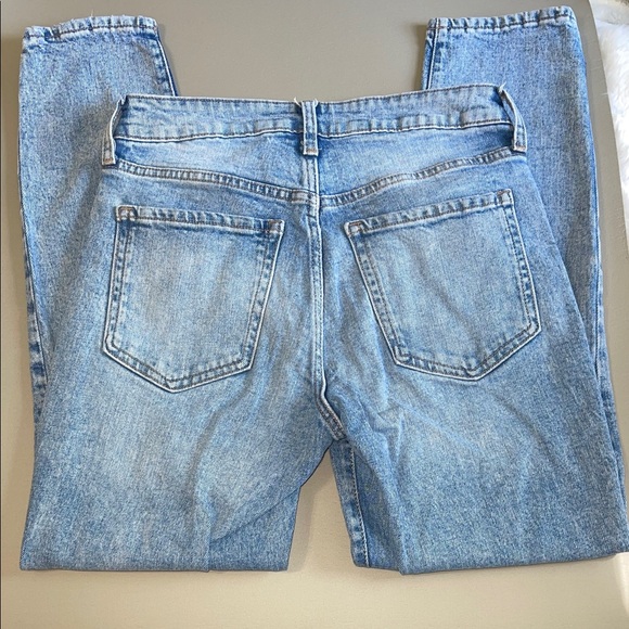 Old Navy Light denim Straight Leg Jeans - Picture 5 of 9